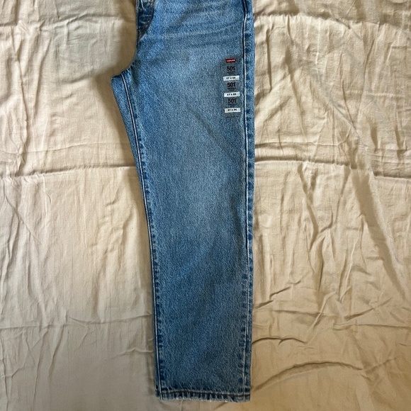 Levi’s- Women’s 501 Original Cropped Medium Wash Size 27x26 - Picture 4 of 5